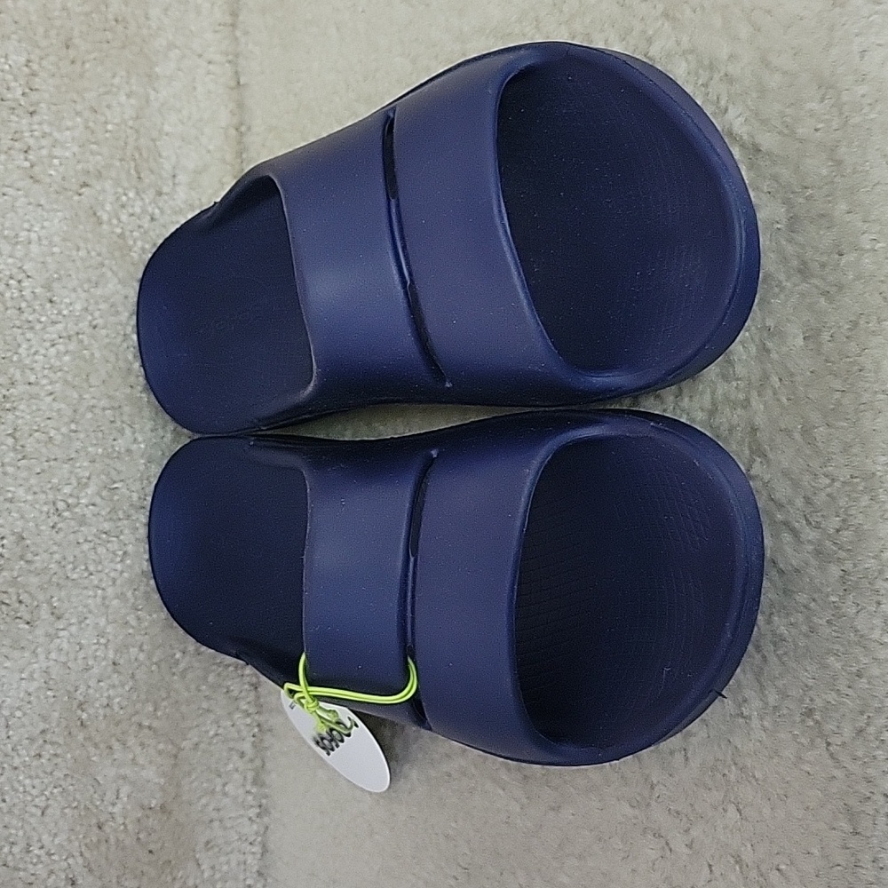 Oofos Ooahh Unisex Slides in Navy Size M5/W6